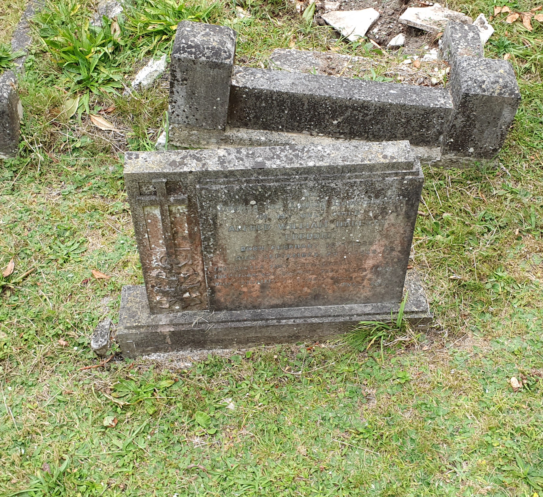 Headstone, memorial, monumental stonemason, clean, renovation 